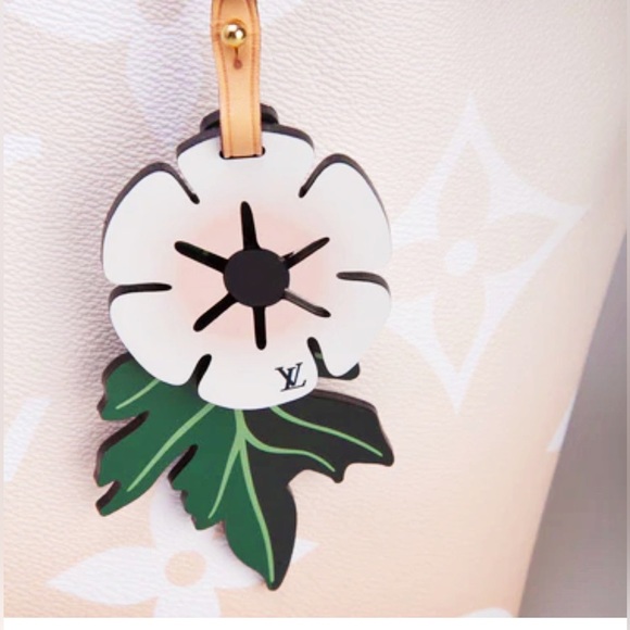 Authentic Louis Vuitton New SS21 By The Pool Leather Flower Bag Charm - Picture 2 of 13
